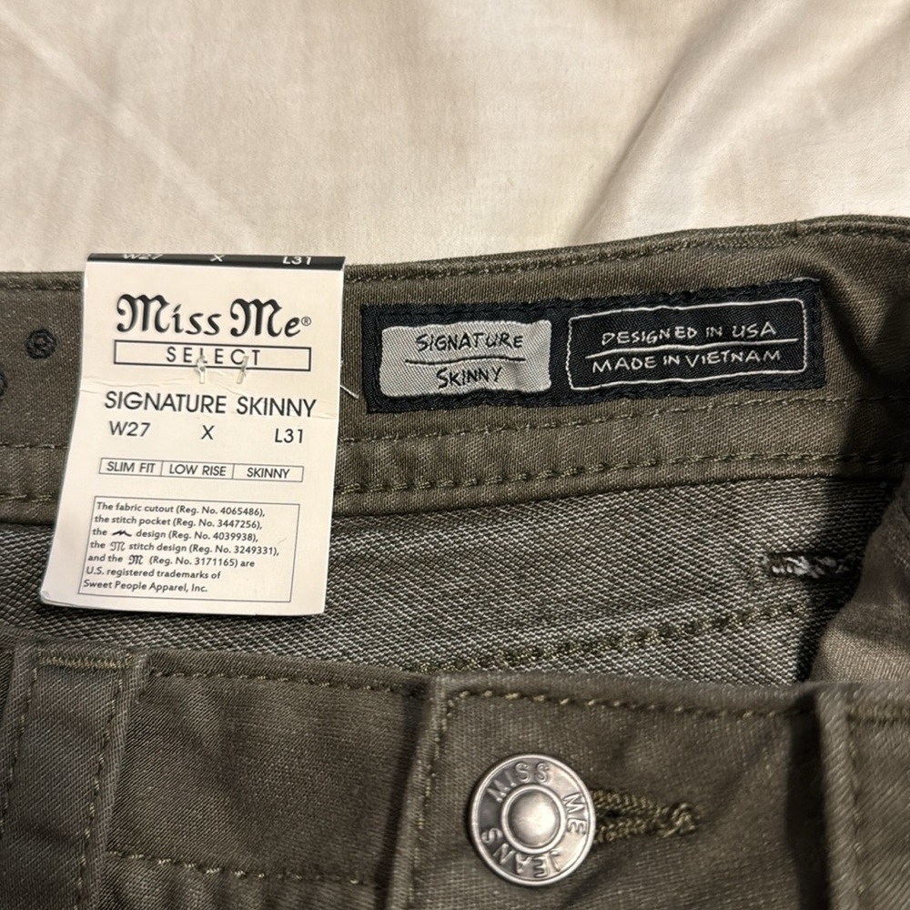 Miss Me Signature Skinny Jeans - Picture 11 of 12
